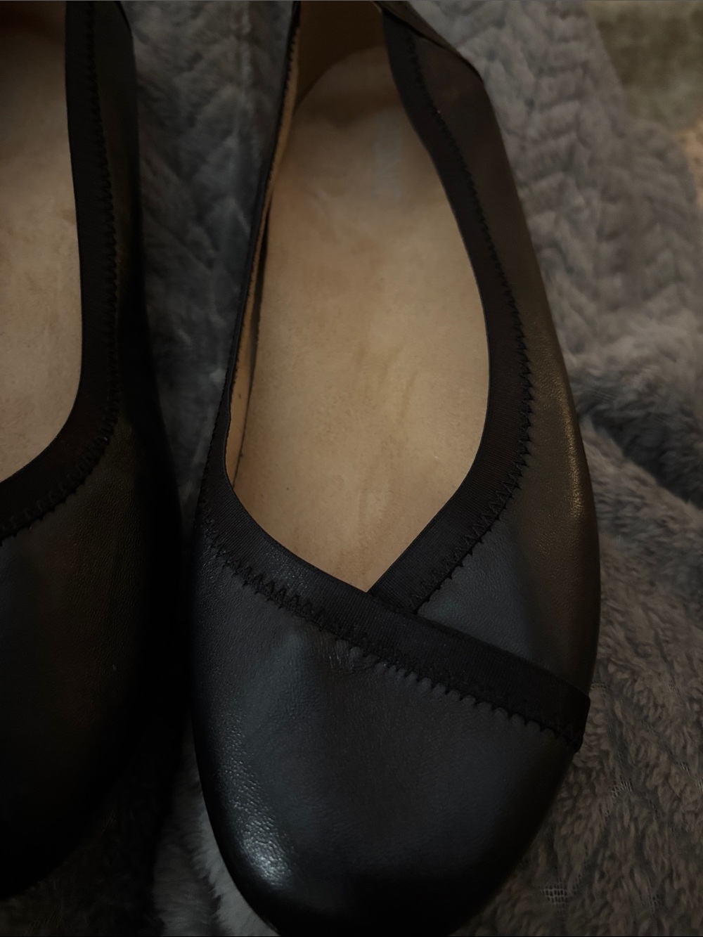 Vionic Black Leather Women's Ballet Flats - Picture 3 of 11